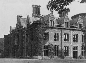 Lee Priory House, Littlebourne, Kent before its demolition in the 1950s. Photo courtesy Matthew Beckett, "England's Lost Country Houses"(www.lostheritage.org.uk)