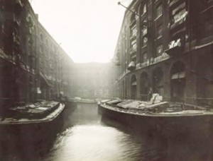 ea being landed from lighter barges at Hays Wharf, Bermondsey, National Maritime